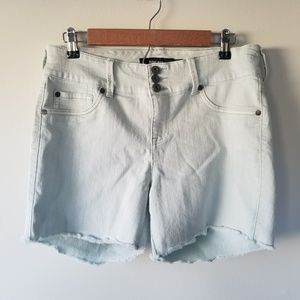 Torrid: Light colored shorts: 14R